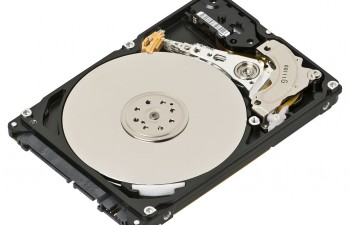 1280px-Laptop-hard-drive-exposed